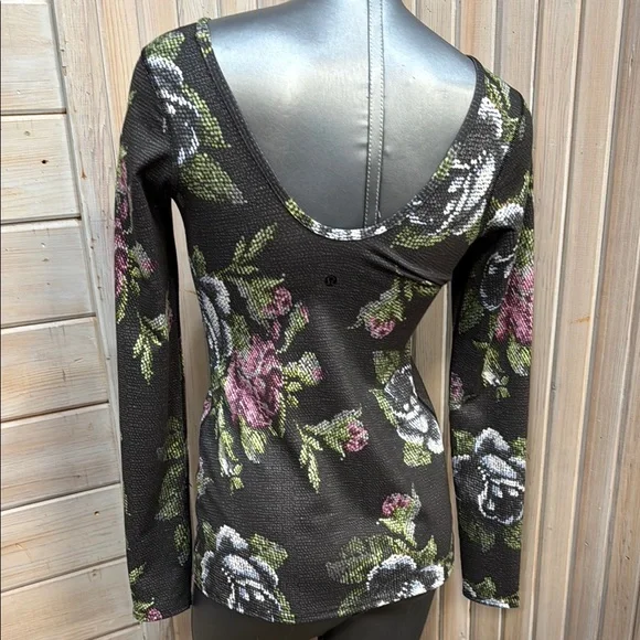 Lululemon Athletica Gray and Green Fitted Long Sleeve Blouse - Picture 2 of 3